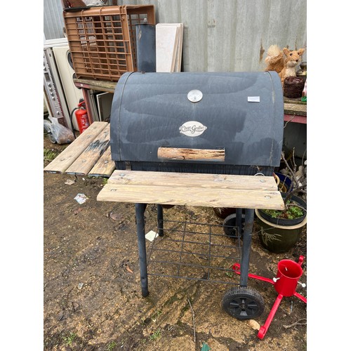 552 - PROFESSIONAL CHAR-GRILLER BBQ WITH SMOKE CHIMNEY