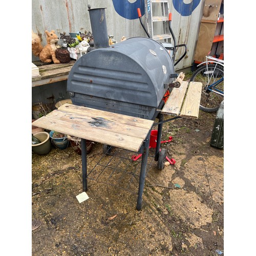 552 - PROFESSIONAL CHAR-GRILLER BBQ WITH SMOKE CHIMNEY