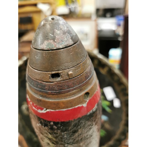 334 - WW1 76MM ARTILLERY ROUND WITH FUSE AND BRASS SHELL CASE - DATED 1917 WITH CROWS FOOT.