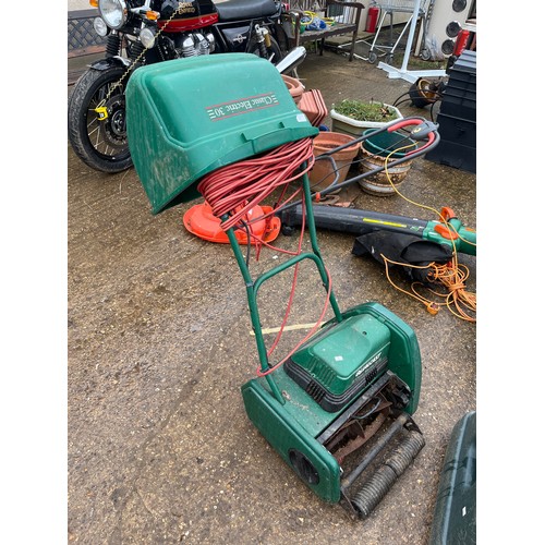 557 - QUALCAST CLASSIC ELECTRIC 30 LAWNMOWER