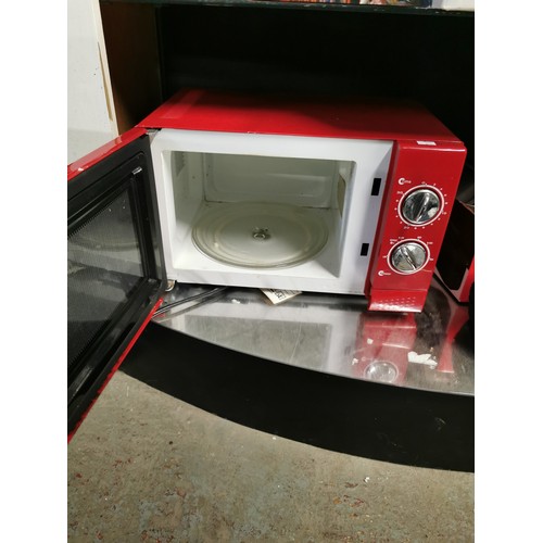 273A - ELGENTO MICROWAVE OVEN IN RED, IN AS NEW CONDITION, WORKING.