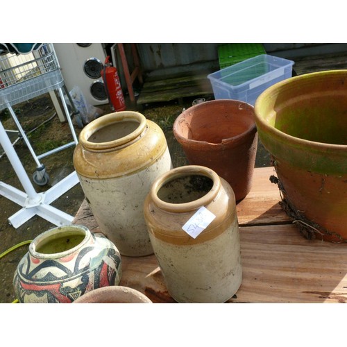 548B - VINTAGE SALT JARS, 2 URNS AND 2 TERRACOTTA POTS