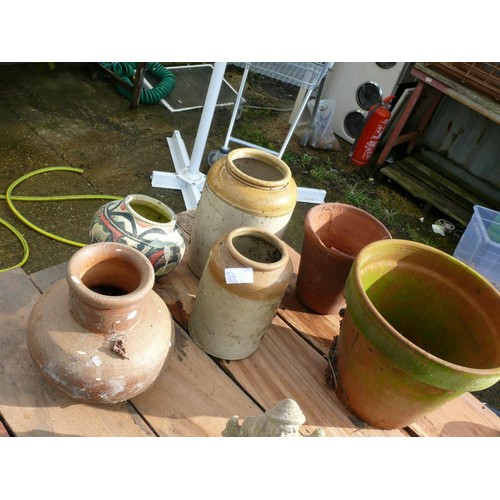 548B - VINTAGE SALT JARS, 2 URNS AND 2 TERRACOTTA POTS