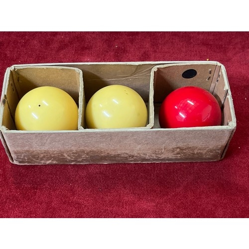 87 - SUPER  CRYSTALATE BILLIARD BALLS IN ORIGINAL BOX