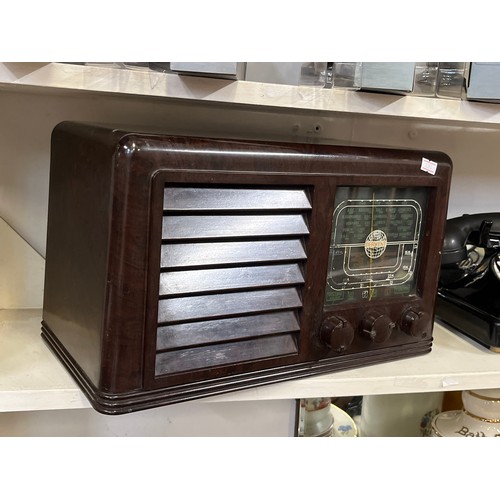 100 - DERWENT BAKELITE RADIO