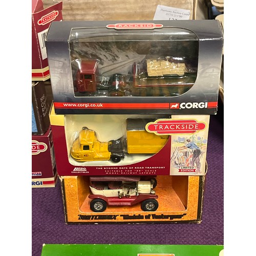 133 - COLLECTION OF MODEL VEHICLES INCLUDING THE GREATEST SHOW ON EARTH, CORGI LIMITED EDITION MORRIS MINO... 