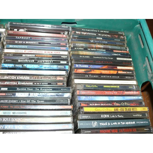 213 - LARGE TRAY OF CDS TO INCLUDE METALLICA, GREEN DAY, ARCH ENEMY, NIRVANA, IN FLAMES, LIMP BIZKIT ETC