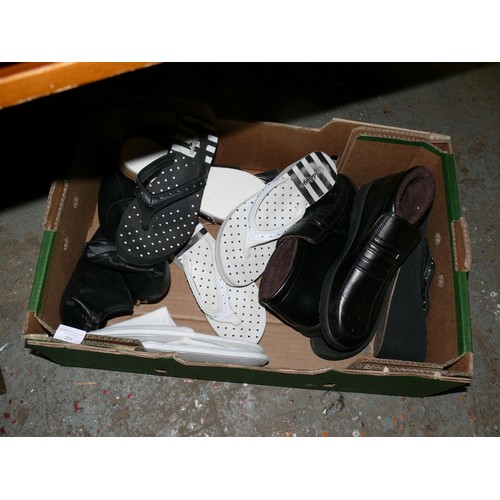 211 - BOX OF LADIES SHOES IN VARIOUS SIZES