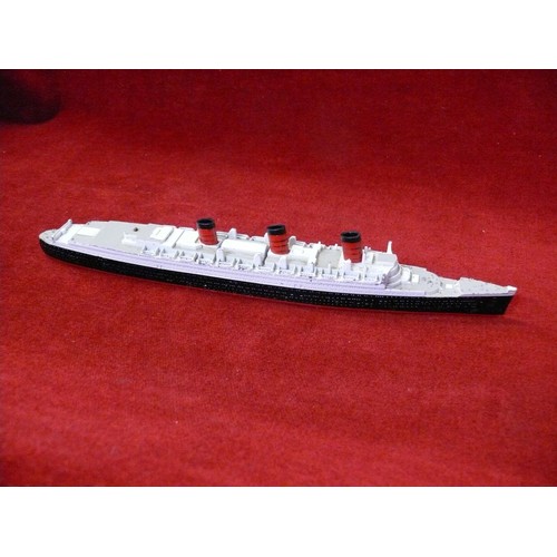 93 - HARBOUR AND BOAT SET - M703 QUEEN MARY, M742 BISMARCK, MATCHBOX SEA KINGS ETC