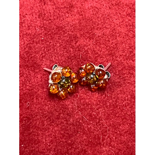 34 - PAIR OF STERLING SILVER AND AMBER DAISY SET EARRINGS AND A PAIR OF STERLING SILVER HEART SPHERE EARI... 