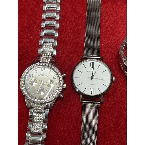 14 - 4 WRIST WATCHES TO INCLUDE A SEKONDA GENTS WATCH ON STEEL STRAP, 2 GENEVA WATCHES AND A RIO WATCH WI... 