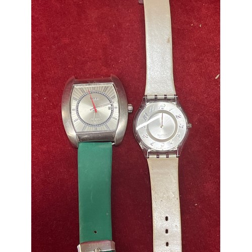 16 - 2 RETRO WATCHES INCLUDING A SWATCH AG2003 WITH ORIGINAL SWATCH STRAP AND A BASE LONDON WATCH WITH GR... 