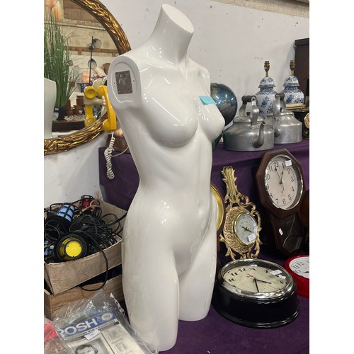 71 - MANNEQUIN NAKED FEMALE TORSO GLOSS WHITE