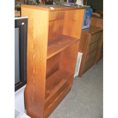 496 - LARGE LIGHT WOOD BOOKCASE