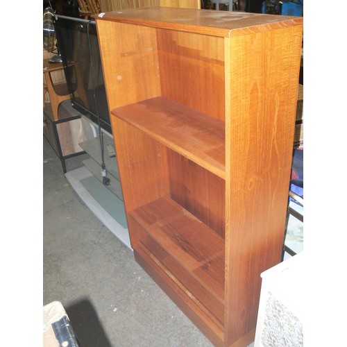 496 - LARGE LIGHT WOOD BOOKCASE