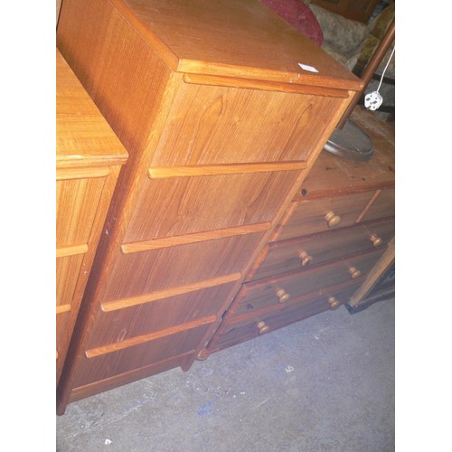 492 - TALL 5 DRAWER CHEST OF DRAWERS