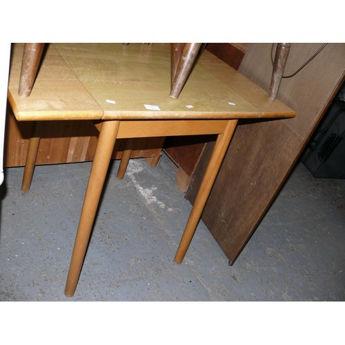 411 - SMALL LIGHT WOOD DROP LEAF TABLE