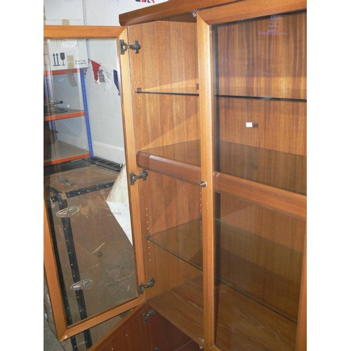 450 - LARGE DISPLAY CABINET WITH 2 GLAZED DOORS AND CUPBOARD BELOW