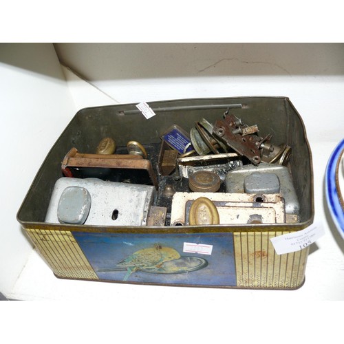 101 - TIN OF MIXED LOCKS AND KEYS