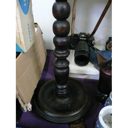 105 - VINTAGE WOODEN BOBBIN STAND ASHTRAY WITH CLAW FEET WITH A HALLMARKED MALTESE SILVER ASHTRAY