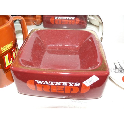 89 - NESTLE LION MUG, WATNEYS RED ASHTRAY AND CARLSBERG ASHTRAY