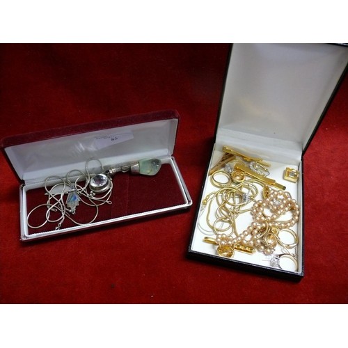 85 - A BOX OF SILVER AND SILVER COLOURED JEWELLERY PLUS A BOX OF GOLD COLOURED JEWELLERY RINGS, NECKLACES... 