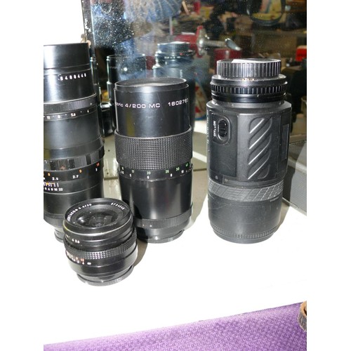 93 - 4 PENTACON CAMERA LENSES PRAKTICAR AF PB 4.5/55-200 MC, 4/200 6488448, 4/200 MC 1602783 AND 3.5/30 8... 