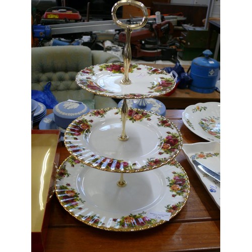 236 - ROYAL ALBERT 'OLD COUNTRY ROSES' 3 TIER CAKE STAND IN EXCELLENT CONDITION