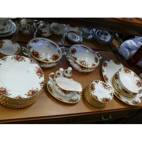 238 - ROYAL ALBERT 'OLD COUNTRY ROSES' DINNER SERVICE WITH 10 DINNER PLATES, 8 DESERT BOWLS,  6 TEA PLATES... 