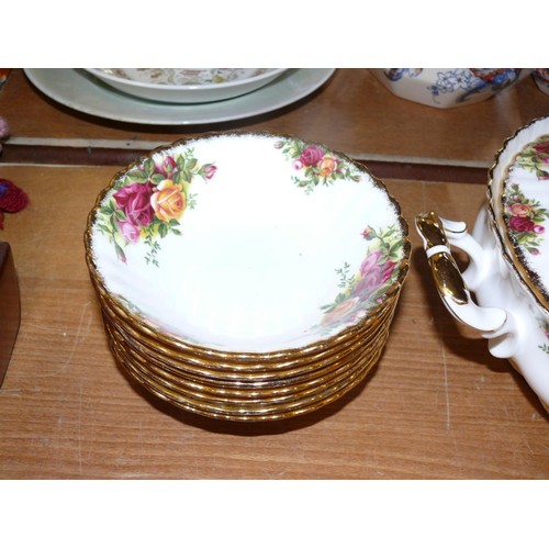 238 - ROYAL ALBERT 'OLD COUNTRY ROSES' DINNER SERVICE WITH 10 DINNER PLATES, 8 DESERT BOWLS,  6 TEA PLATES... 