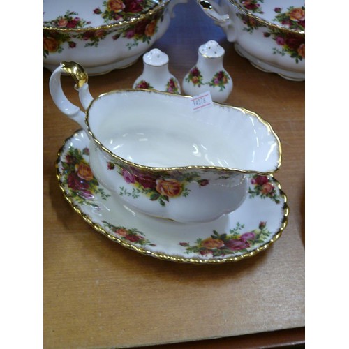 238 - ROYAL ALBERT 'OLD COUNTRY ROSES' DINNER SERVICE WITH 10 DINNER PLATES, 8 DESERT BOWLS,  6 TEA PLATES... 