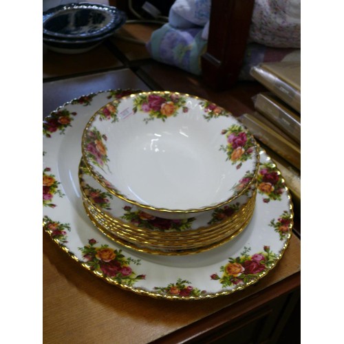 238 - ROYAL ALBERT 'OLD COUNTRY ROSES' DINNER SERVICE WITH 10 DINNER PLATES, 8 DESERT BOWLS,  6 TEA PLATES... 