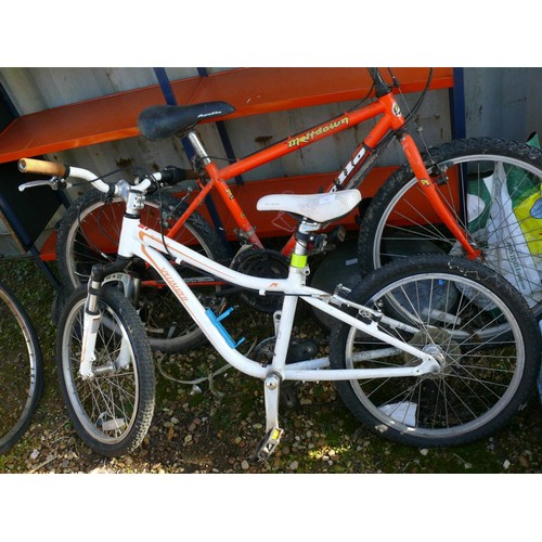 306 - 2 KIDS BICYCLES AND A POGO STICK