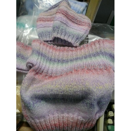 276 - SELECTION OF KNITTED BABIES CLOTHES