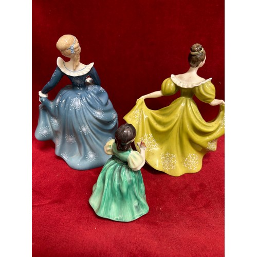 2 - 3 ROYAL DOULTON BONE CHINA FIGURINES TO INCLUDE LYNNE HN2329, FRAGRANCE HN2324 AND FRANCINE HN2422 -... 