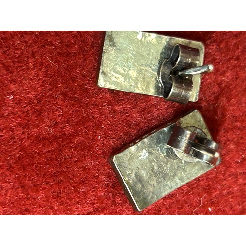 22 - A PAIR OF MODERNIST STYLE DESIGNER EARRINGS, GEOMETRIC DESIGN, IN STERLING SILVER & SILVER GILT - FU... 