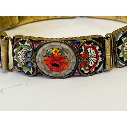 12 - A BEAUTIFULLY DETAILED  MICRO MOSAIC BRACELET, THE FINEST WORKMANSHIP