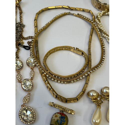 15 - A COLLECTION OF COSTUME JEWELLERY INCLUDING SOME GOLD PLATED ITEMS