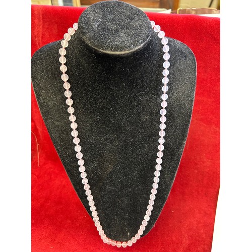 28 - A ROSE QUARTZ BEAD NECKLACE - 30 INCHES