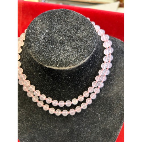 28 - A ROSE QUARTZ BEAD NECKLACE - 30 INCHES