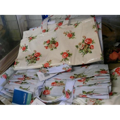 188 - NEW ITEMS INCLUDING 5 COTTON APRONS IN FLORAL PRINT AND 5 SHOPPING BAGS IN MATCHING PRINT & IN A WIP... 