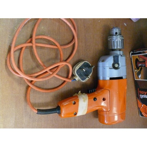 269 - BLACK & DECKER HAMMER DRILL AND TAMAR PAINT SPRAYING SET