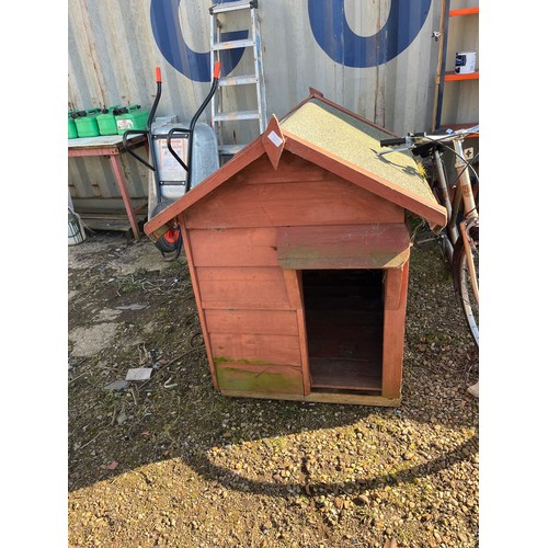 303 - LARGE DOG KENNEL