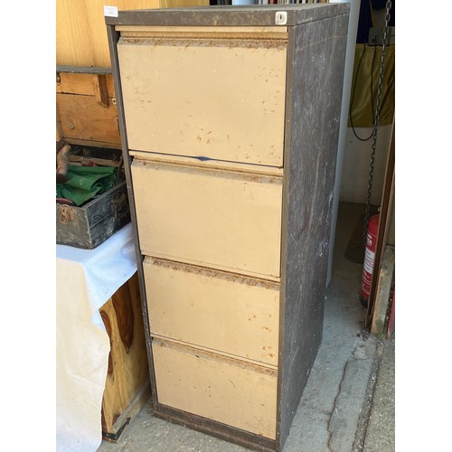 401 - LARGE METAL 4 DRAWER FILING CABINET