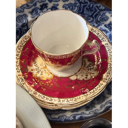 334A - COLLECTION OF VINTAGE CHINA AND METALWARE TO INCLUDE CANDLESTICKS, TRAIN PLATES, BLUE & WHITE, TORQU... 