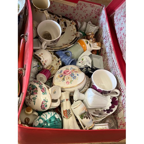 334B - VINTAGE SUITCASE OF MIXED CHINA AND COLLECTABLES TO INCLUDE SCENT BOTTLES, PILL POTS, PAPERWEIGHTS, ... 