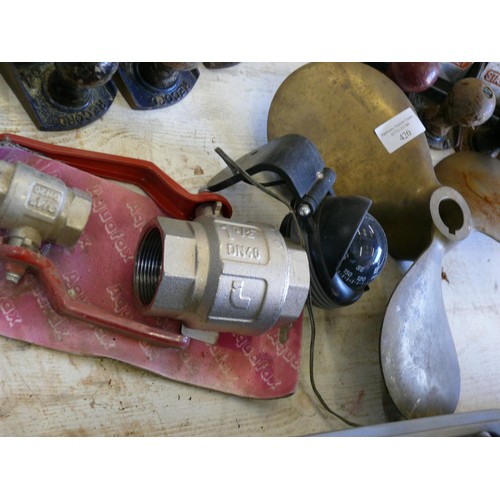 420 - MARINE LOT INCLUDING NEW BRONZE PROPELLER, NAVIGATORS COMPASS AND 2 ISOLATING VALVES FOR SANITARY US... 