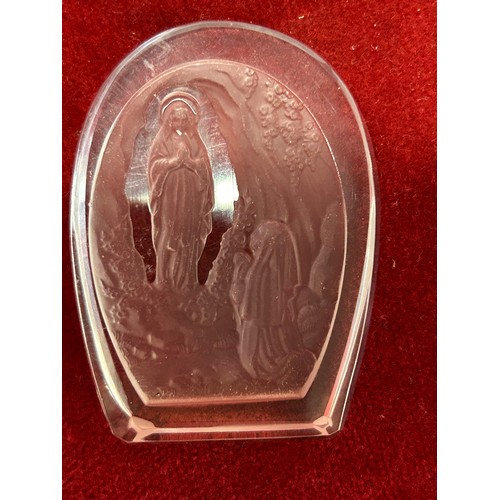 37 - VERY GOOD QUALITY GLASS LADY OF LOURDES CRYSTAL - 7CM