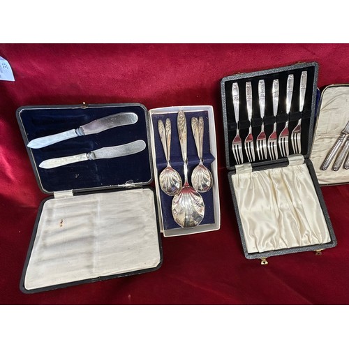 33 - BOXES OF VINTAGE CUTLERY INCLUDING PART SET (5) OF SILVER HANDLED BUTTER KNIVES SHEFFIELD 1920, 3 FU... 