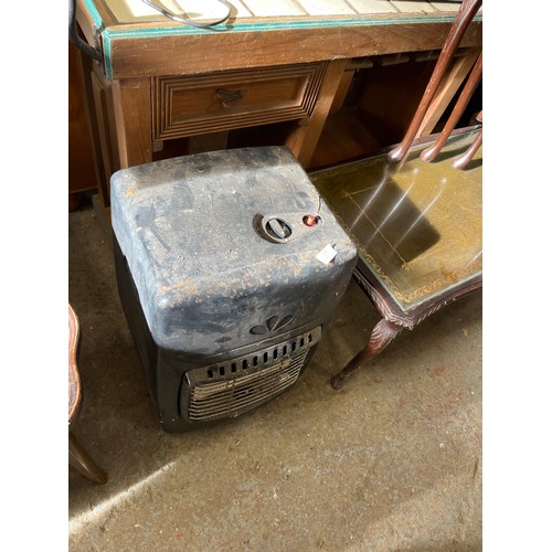 411 - SMALL VINTAGE GAS HEATER BY CONTINENTAL PLUS A BOTTLE OF GAS